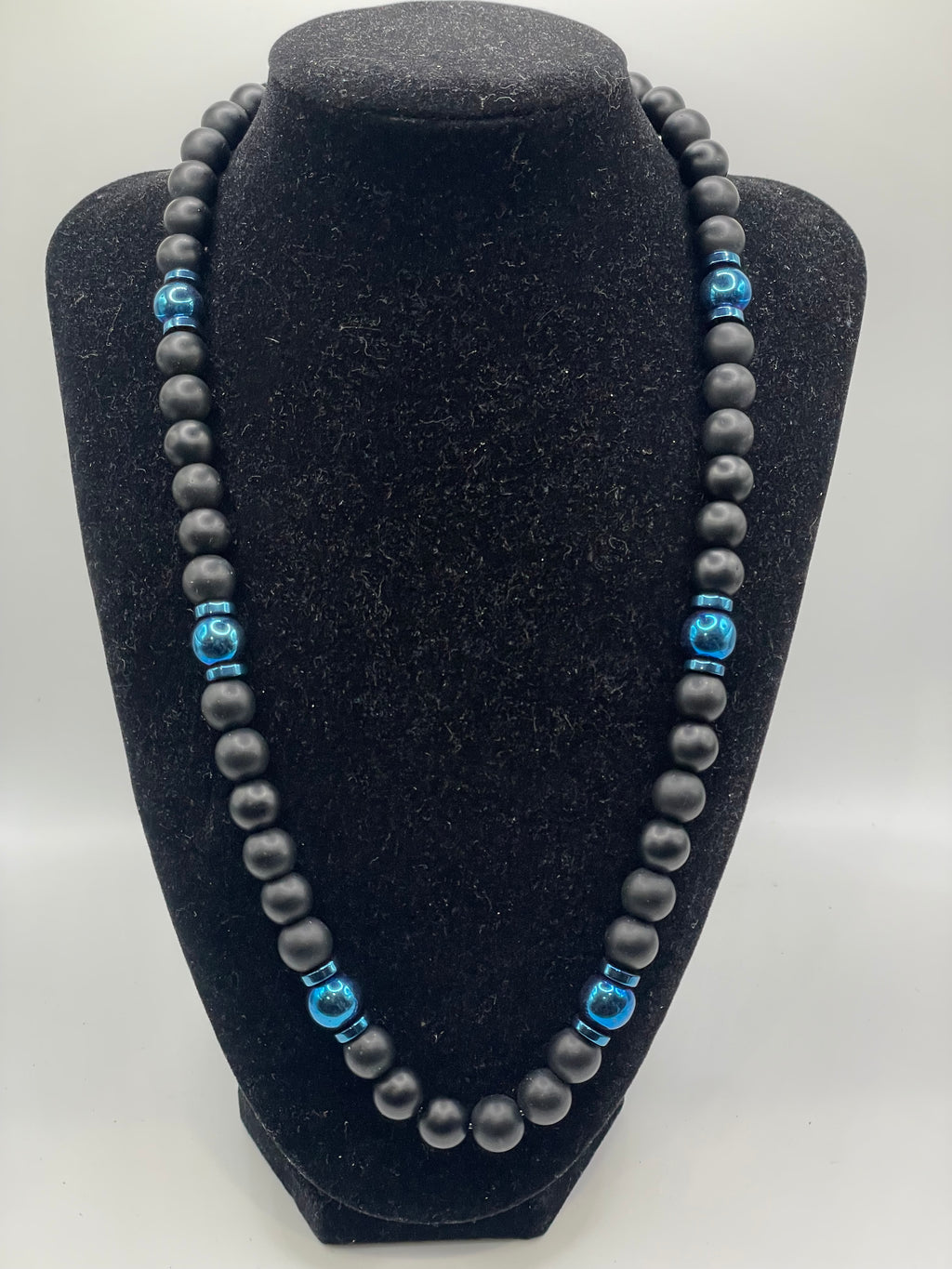 22" Matte Black Onyx & Blue Round Hematite Necklace with Metallic Screw Closure
