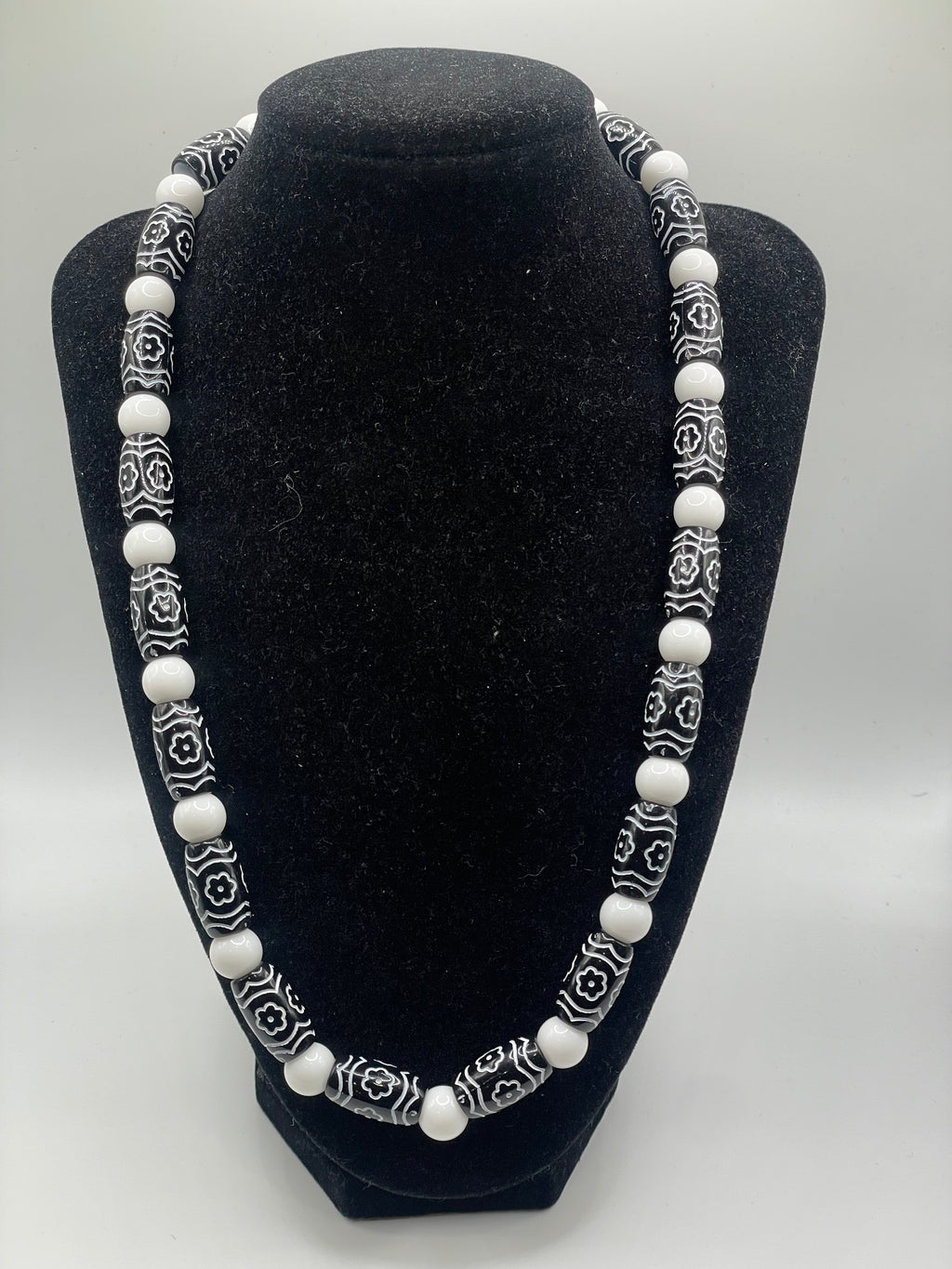 Natural Smooth White Stone & Floral Acrylic Bead Necklace