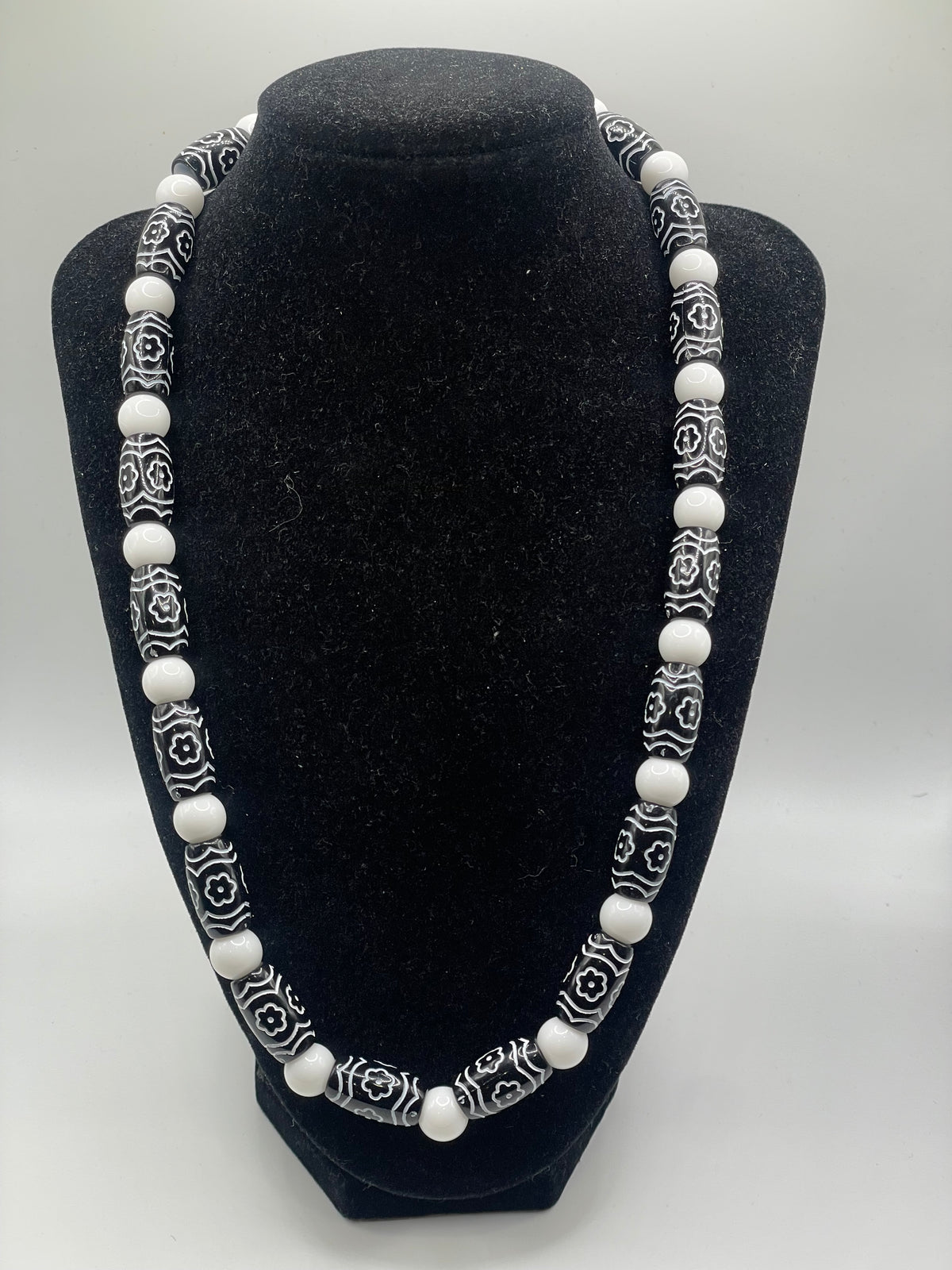 Natural Smooth White Stone & Floral Acrylic Bead Necklace