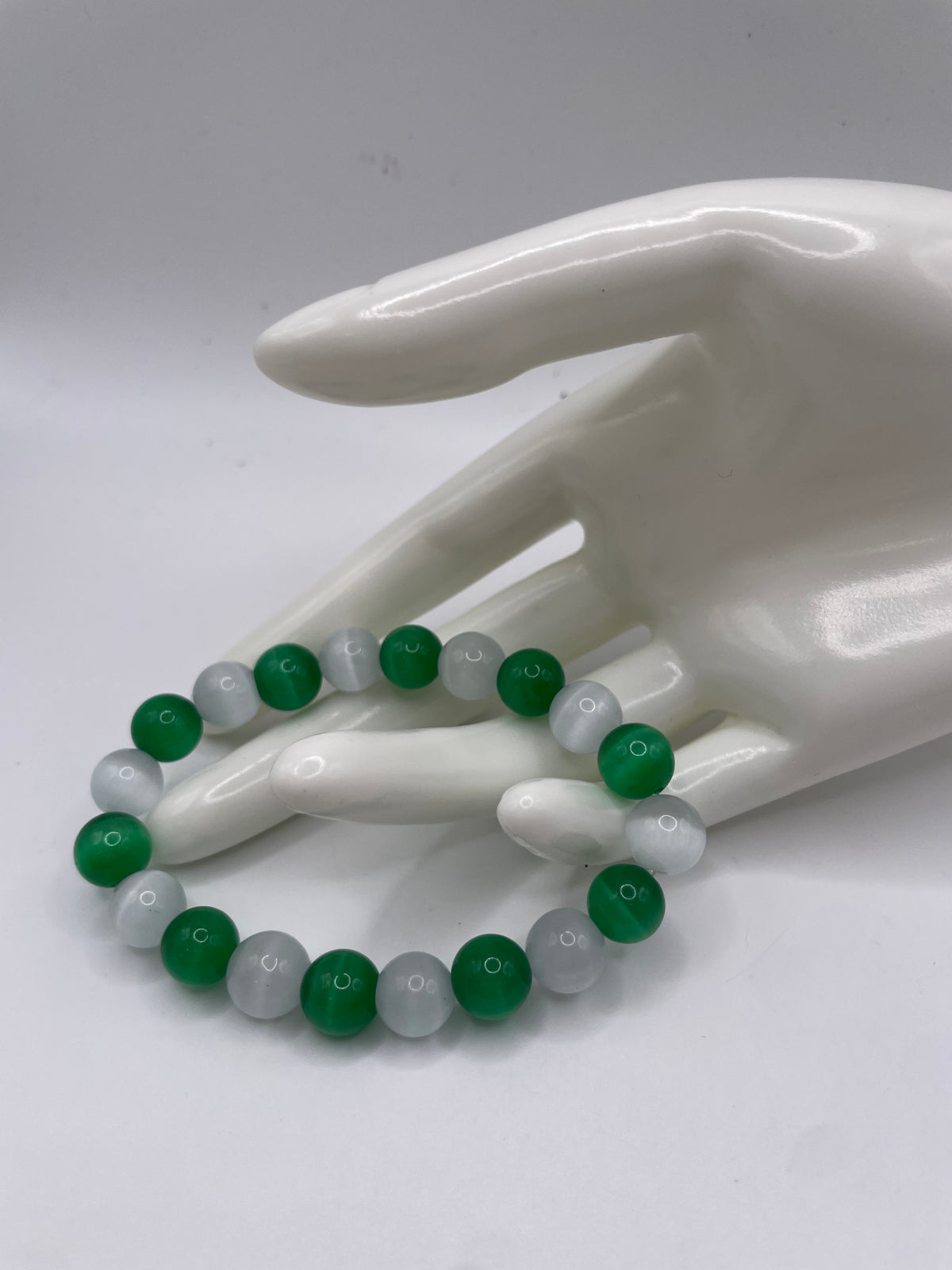 White & Green Cat Eye Bracelet 10mm
