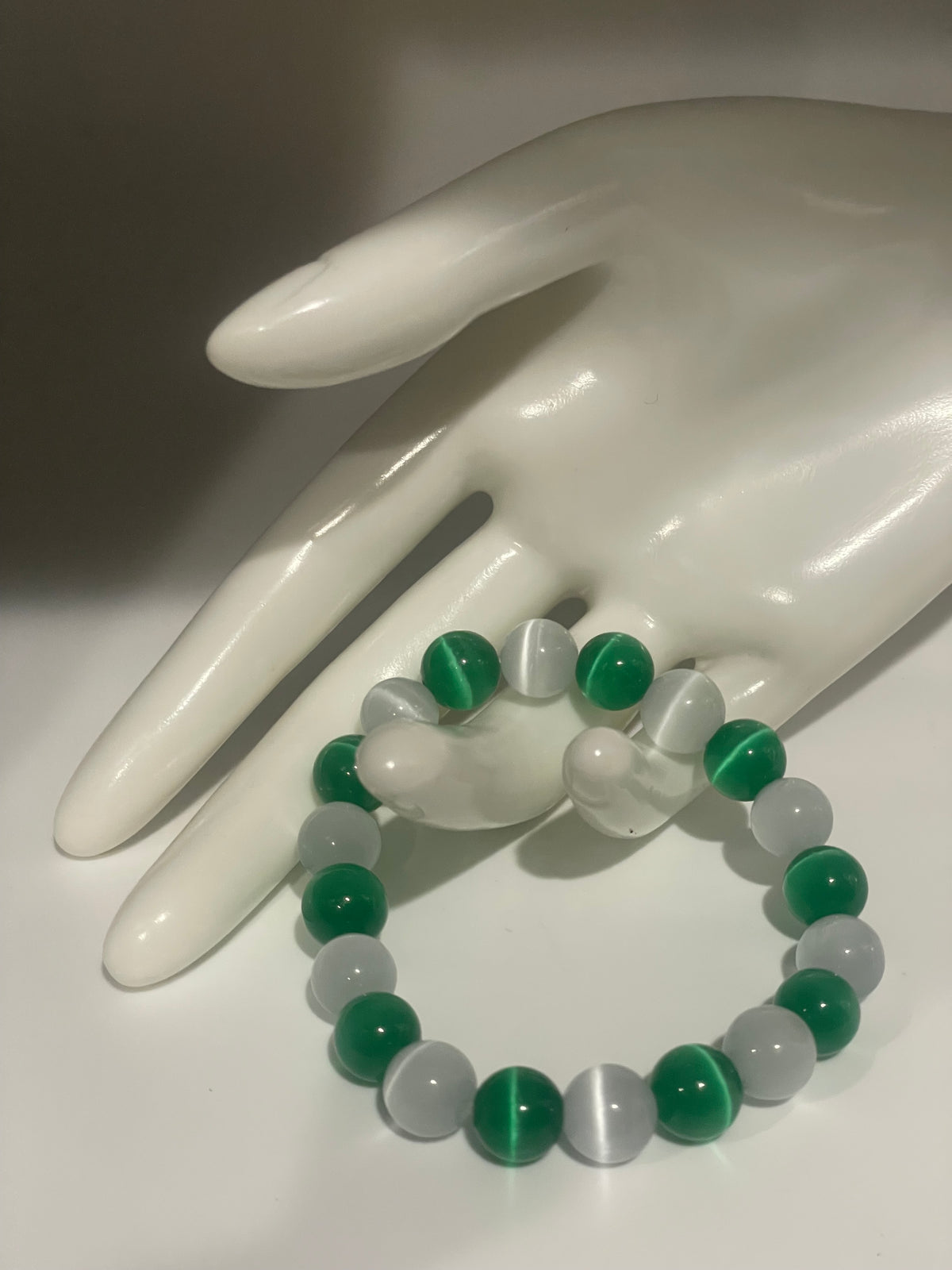 White & Green Cat Eye Bracelet 10mm