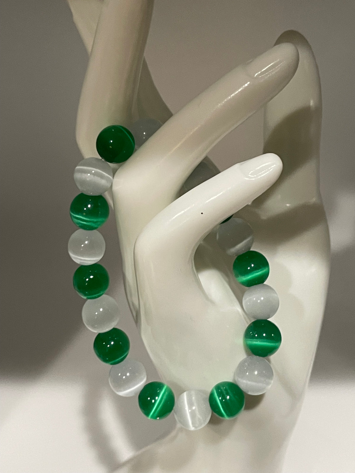 White & Green Cat Eye Bracelet 10mm