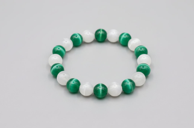 White & Green Cat Eye Bracelet 10mm